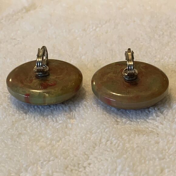 Vintage Bakelite Button Clip On Earrings 1" Marbled Brown Green Red Swirl Tested - Picture 5 of 8
